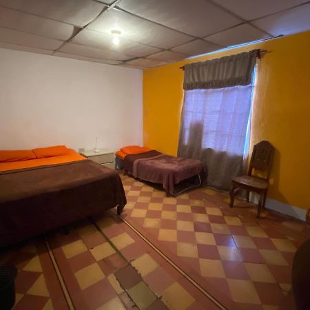 4 Grados Hostel Guatemala City Ngoại thất bức ảnh