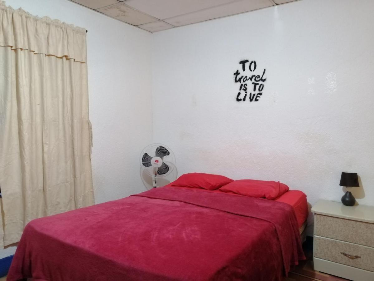 4 Grados Hostel Guatemala City Ngoại thất bức ảnh