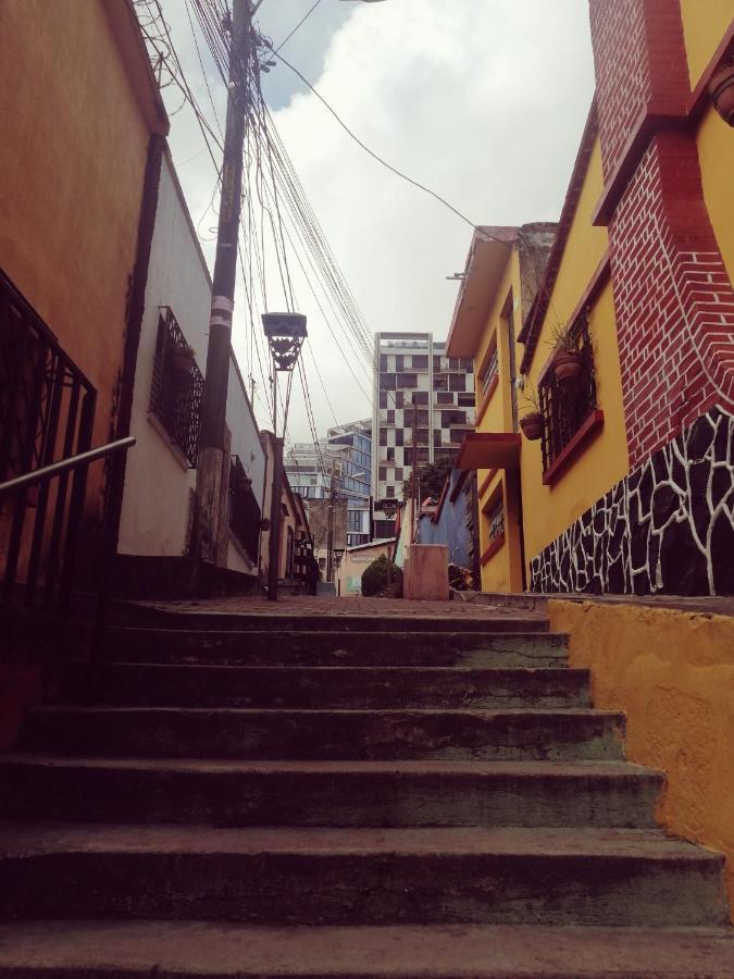 4 Grados Hostel Guatemala City Ngoại thất bức ảnh