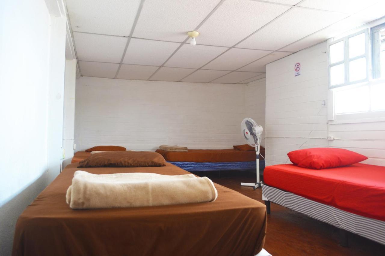 4 Grados Hostel Guatemala City Ngoại thất bức ảnh