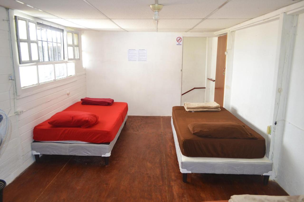 4 Grados Hostel Guatemala City Ngoại thất bức ảnh