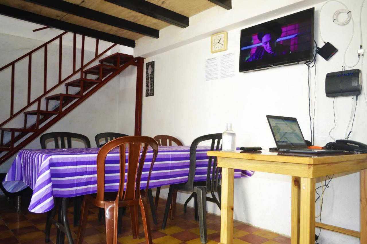4 Grados Hostel Guatemala City Ngoại thất bức ảnh