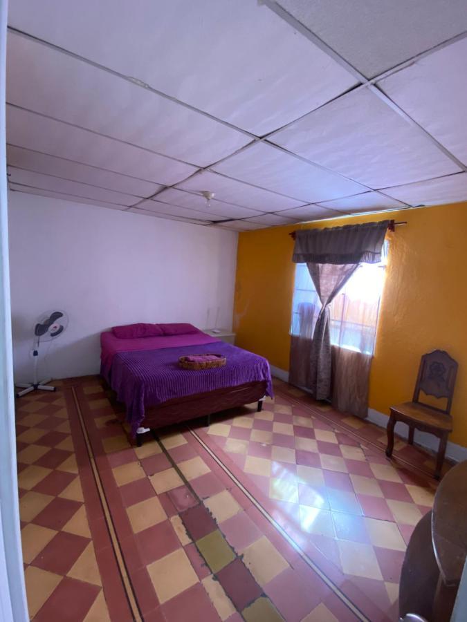 4 Grados Hostel Guatemala City Ngoại thất bức ảnh